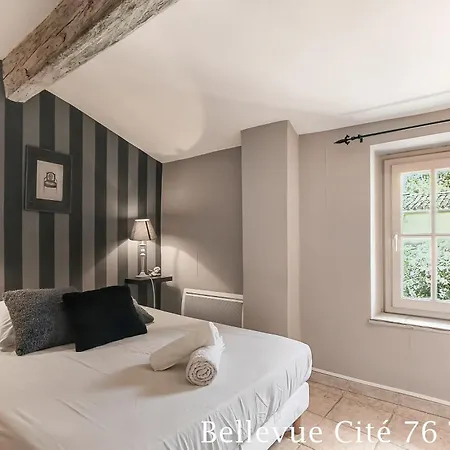 Casa Royal - Cite 500m, Free Public Car Park 200m, Aircon, Wifi, Cite View Terrace *